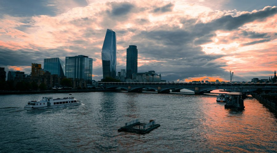 攀岩全锦赛:珠海14岁中学生选手包揽双冠