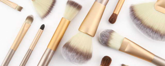 业绩下滑引发CAVA(CAVA.US)股价重挫！华尔街争论：“抄底机会” versus “惩罚性区间”？