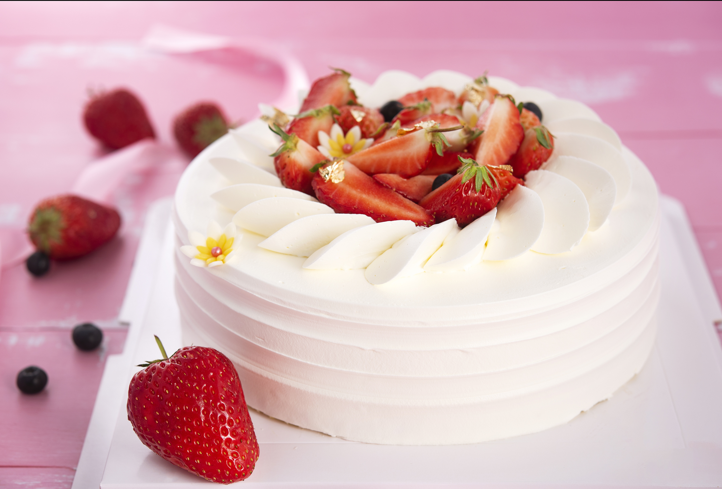 隔夜美股 | 三大指数全线下跌 Figma(FIG.US)首日IPO涨幅达250%